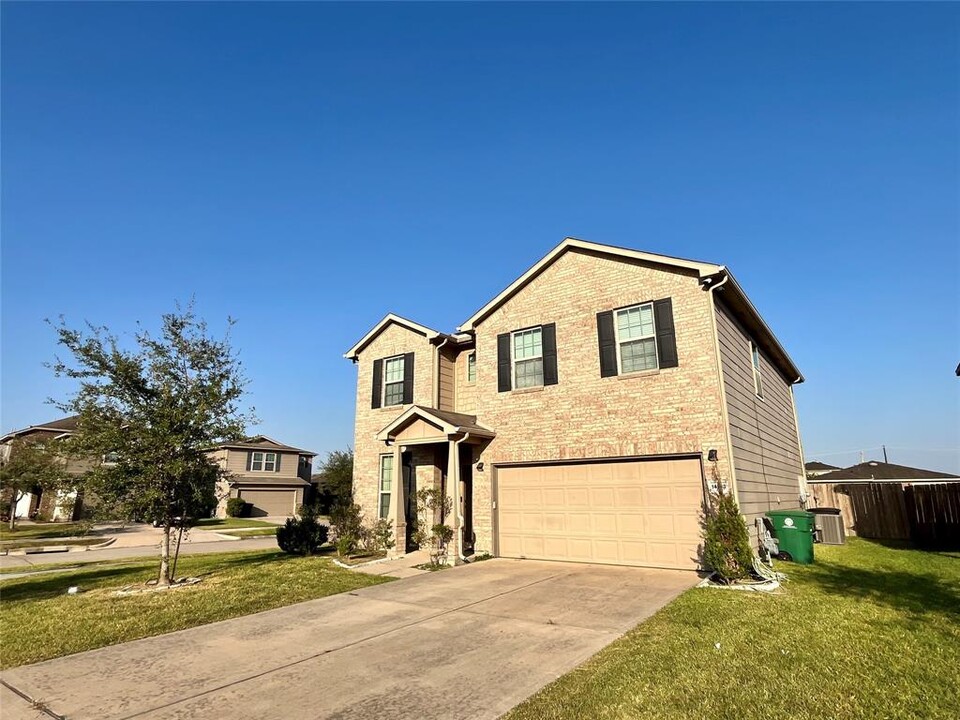 14103 Mystic Shores Ln in Houston, TX - Building Photo