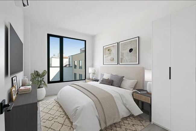 33-52-52 Crescent St in Queens, NY - Foto de edificio - Building Photo