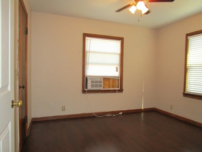 property at 1008 N Bradley St