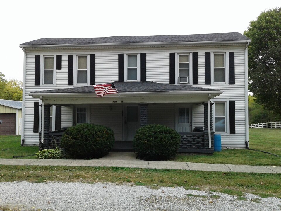 103 S Main St in North Salem, IN - Building Photo