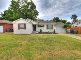 1414 Oxford Way in The Village, OK - Building Photo