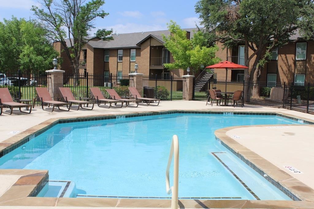 Hawthorne House in Midland, TX - Building Photo