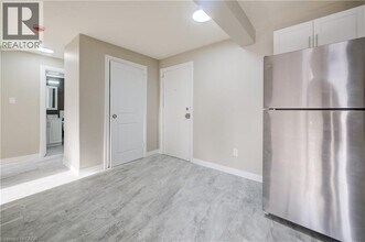 82 Elgin St S in Cambridge, ON - Building Photo - Building Photo