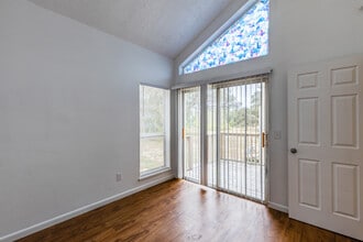 Timberland Apartments in Ocala, FL - Building Photo - Interior Photo