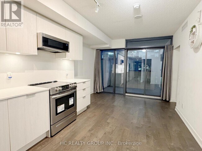 25 Richmond St E in Toronto, ON - Building Photo - Building Photo