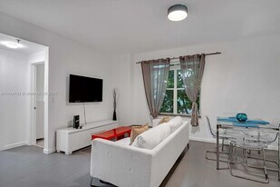 747 Michigan Ave in Miami Beach, FL - Building Photo