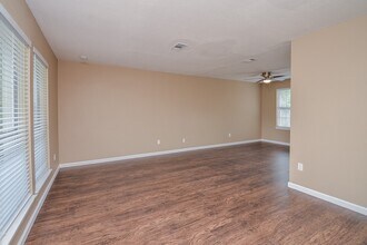 18135 Brooknoll Dr in Houston, TX - Building Photo - Building Photo