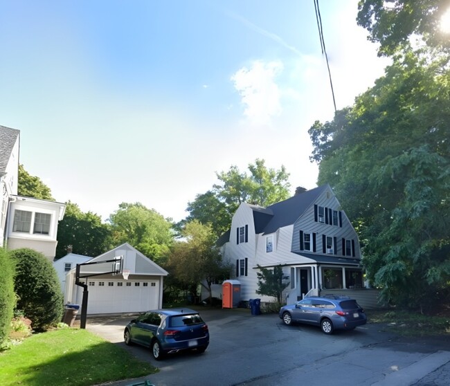 16 Linder Ter, Unit 1 in Newton, MA - Foto de edificio - Building Photo