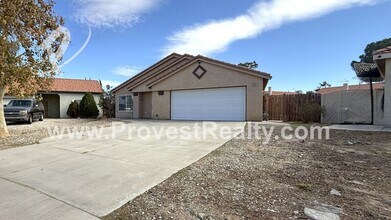11085 Live Oak Ln in Adelanto, CA - Building Photo - Building Photo