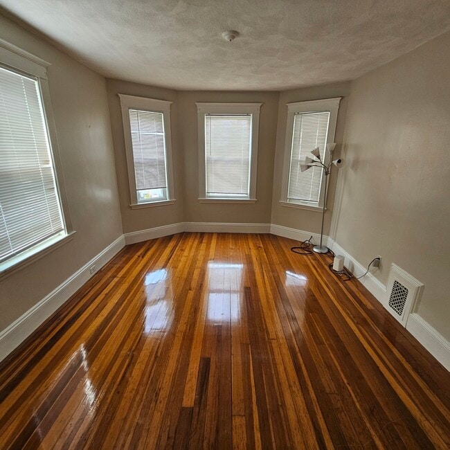 53 Montfern Ave, Unit 2