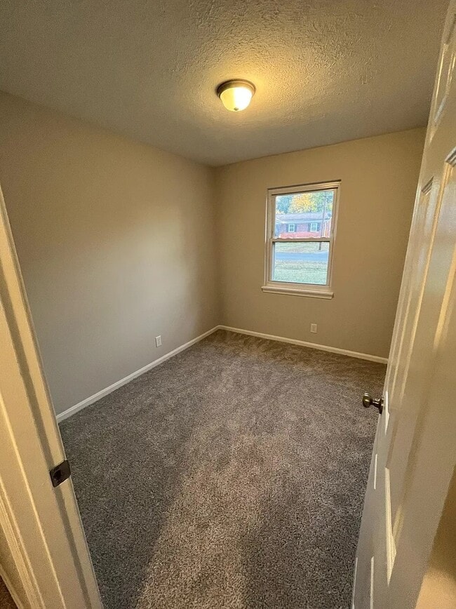 3801 Carpenter Dr in Louisville, KY - Building Photo - Building Photo