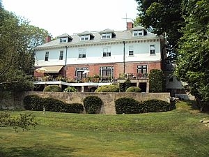 350 Gibbs Ave in Newport, RI - Foto de edificio