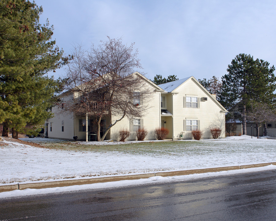 7484 Huntington Dr in Canfield, OH - Building Photo