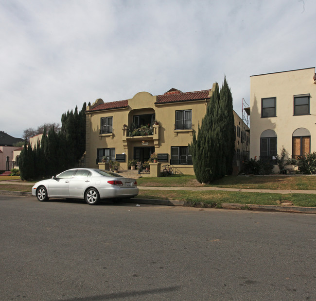 1543 Rosalia Rd in Los Angeles, CA - Foto de edificio - Building Photo