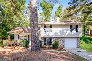 4276 Old Lake Dr in Decatur, GA - Building Photo