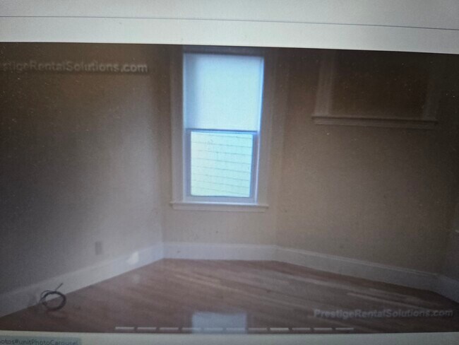 21 Roseclair St, Unit 2 in Boston, MA - Foto de edificio - Building Photo