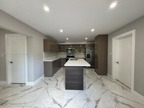 15011 Coconut Ct in Miami Lakes, FL - Building Photo - Building Photo