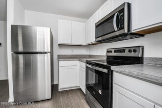 3262 Warsaw Ave SE in Palm Bay, FL - Building Photo - Building Photo