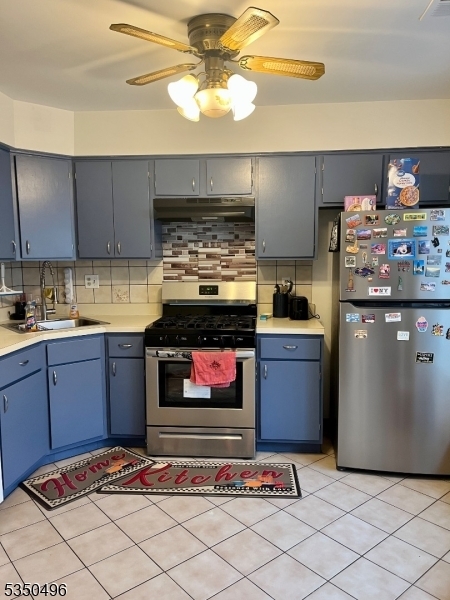 50 Nottingham Way in Franklin Township, NJ - Foto de edificio - Building Photo
