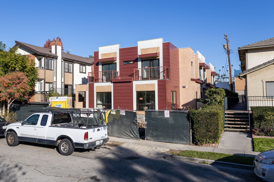 1212 Viola Ave in Glendale, CA - Foto de edificio