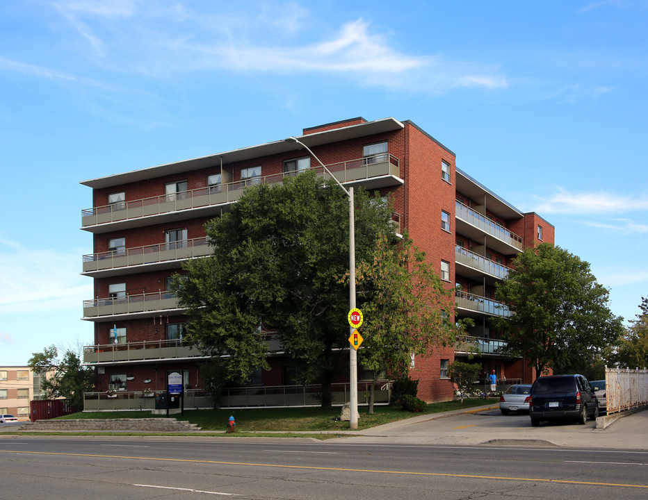 King Manor in Hamilton, ON - Building Photo