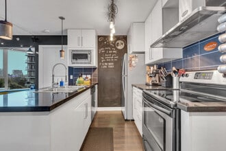 689 Abbott St in Vancouver, BC - Building Photo - Building Photo