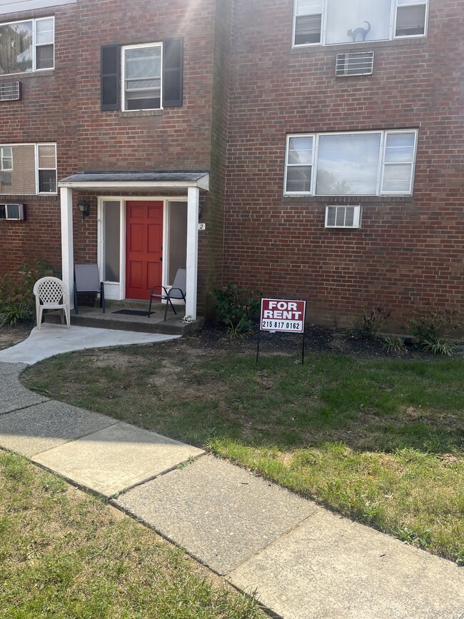 512 Philmar Ct, Unit B in Springfield, PA - Building Photo - Building Photo