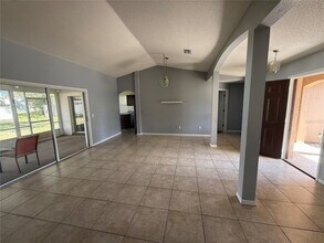 106 Freeport Ln in Palm Coast, FL - Foto de edificio - Building Photo