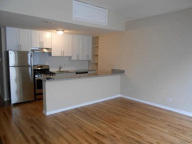 2523 N Lincoln Ave, Unit 2C in Chicago, IL - Foto de edificio - Building Photo