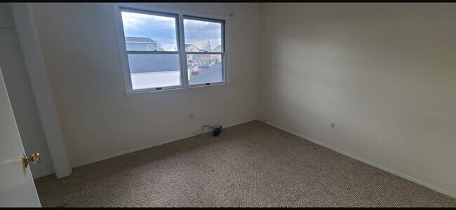 40 Buchanan Ave, Unit Buchanan in Amityville, NY - Foto de edificio - Building Photo