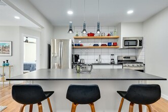 619 Brentwood St in Austin, TX - Foto de edificio - Building Photo