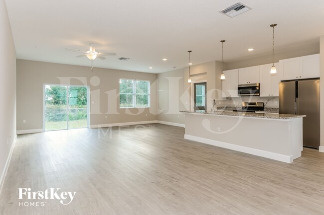 874 Brookfield St SE in Palm Bay, FL - Foto de edificio - Building Photo