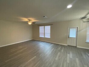 97 Quarryman Dr in Hutto, TX - Building Photo - Building Photo