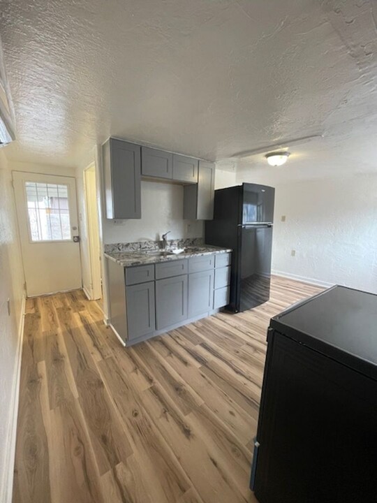 903 Slate Ave NW in Albuquerque, NM - Foto de edificio