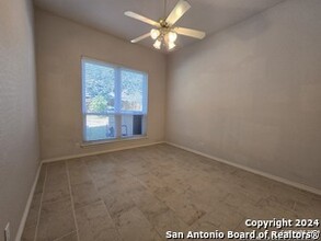 711 Mello Oak in San Antonio, TX - Building Photo - Building Photo