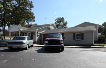 Oakley Square Apartments in Durham, NC - Foto de edificio - Building Photo