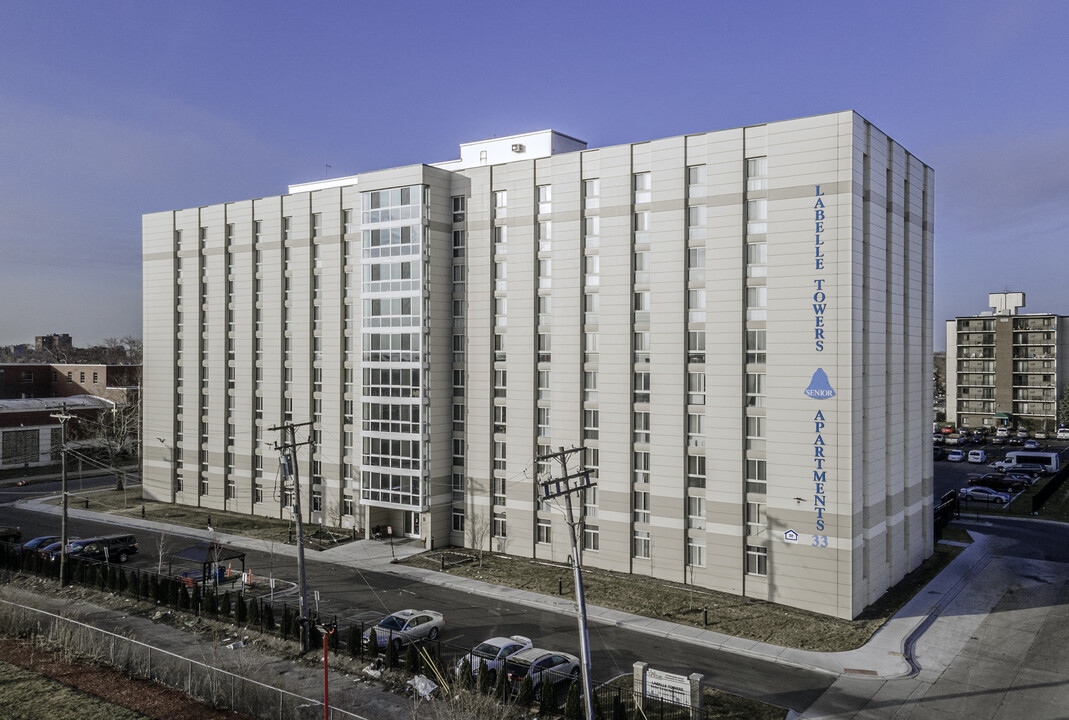 Labelle Towers Co-op in Highland Park, MI - Foto de edificio