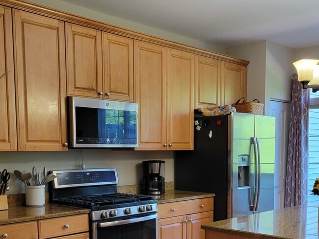 2475 Waterbury Ln in Buffalo Grove, IL - Building Photo - Building Photo