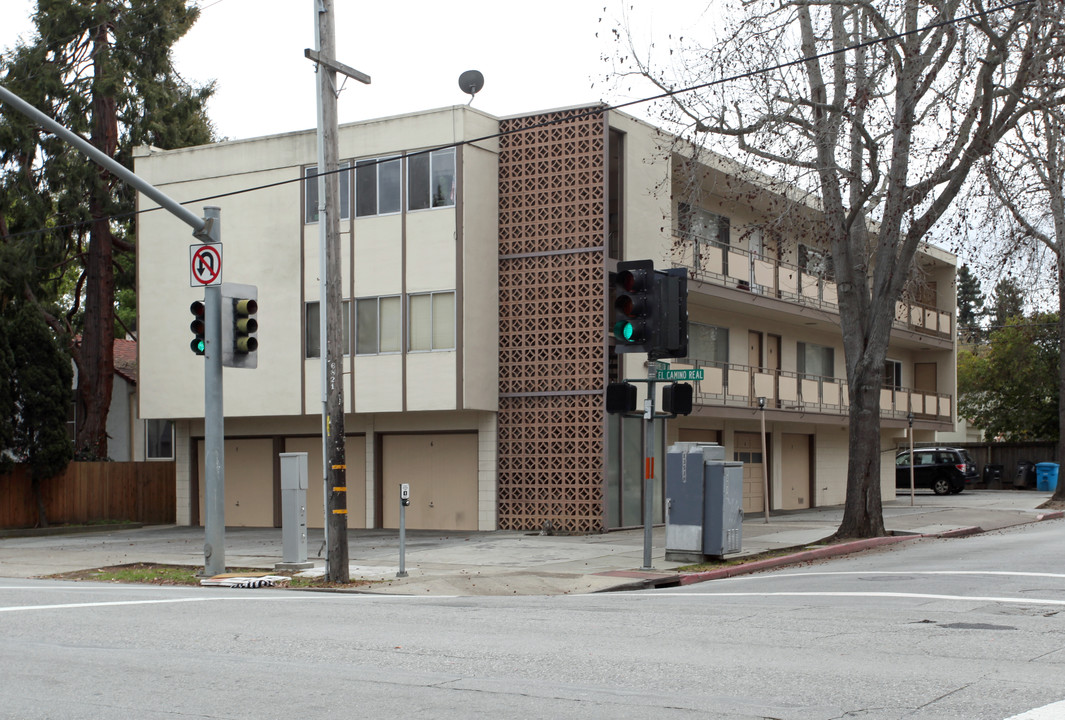 1501 Carmelita Ave in Burlingame, CA - Building Photo