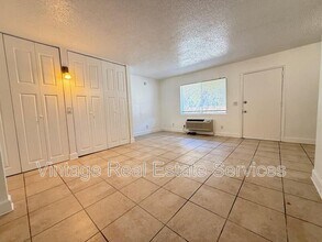 3301 58th Ave S in St. Petersburg, FL - Foto de edificio - Building Photo