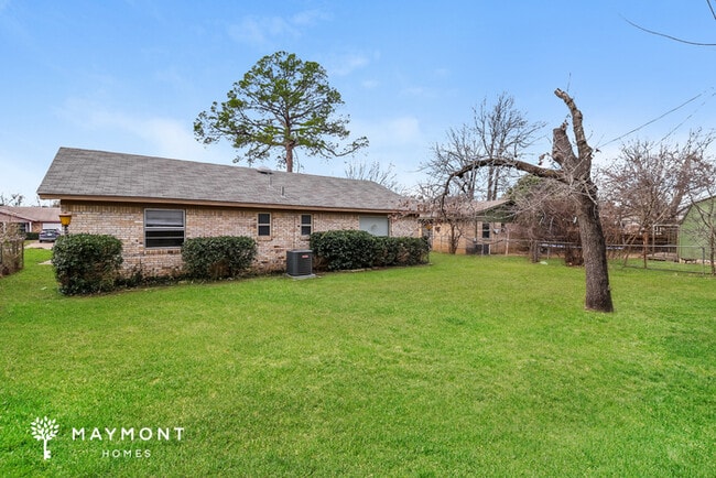 7461 Meadowcrest Dr in Fort Worth, TX - Building Photo - Building Photo