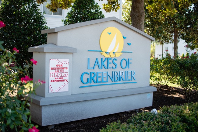 Lakes Of Greenbrier in Chesapeake, VA - Building Photo - Building Photo