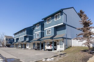 919 38 St NE in Calgary, AB - Building Photo