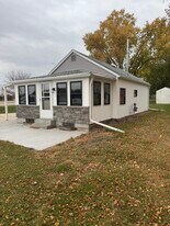 635 11th St in Monroe, WI - Building Photo