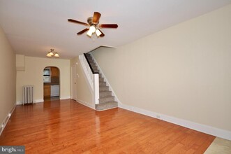 3056 Almond St in Philadelphia, PA - Building Photo - Building Photo