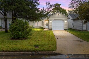 1636 Mill Oak Dr in Virginia Beach, VA - Building Photo