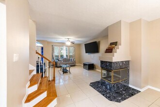 9350 Starfire Ln in Houston, TX - Building Photo - Building Photo