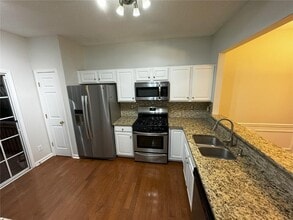 6103 Falling Water Ct in Roswell, GA - Building Photo - Building Photo