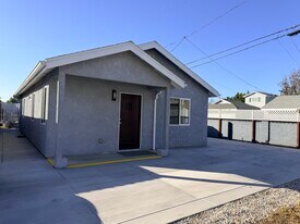 10233 Collett Ave in Los Angeles, CA - Building Photo