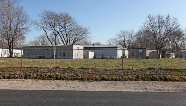 Treasure Park Creekside MHC in Kansas City, KS - Building Photo - Building Photo